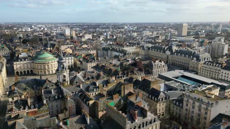 ópera de rennes y ayuntamiento en la plaza mairie, francia