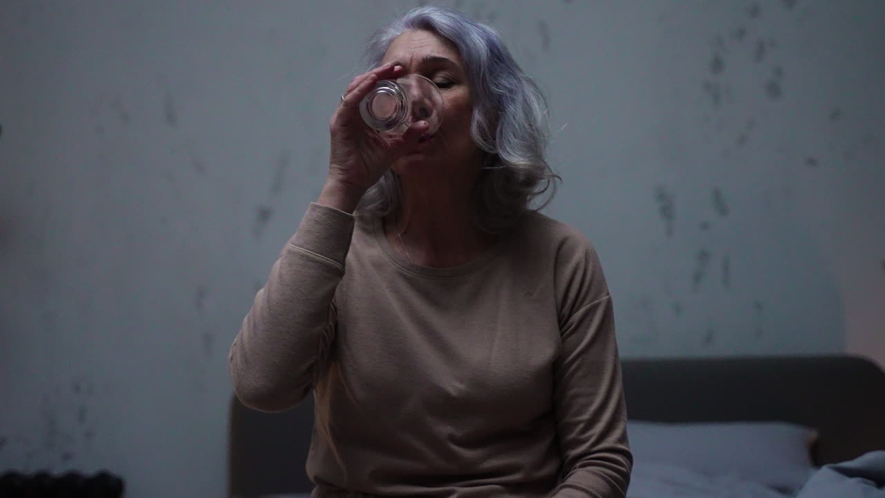 mujer en la cama en casa