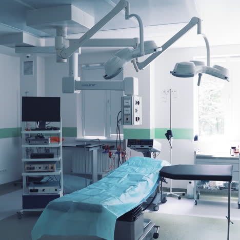 medical equipment in an empty surgical room
