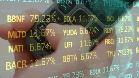 animación del procesamiento de datos financieros sobre el hombre caucásico usando el teléfono