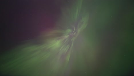 muy fuerte g5 kp9 tormenta geomagnética luces del norte en el cielo de mayo