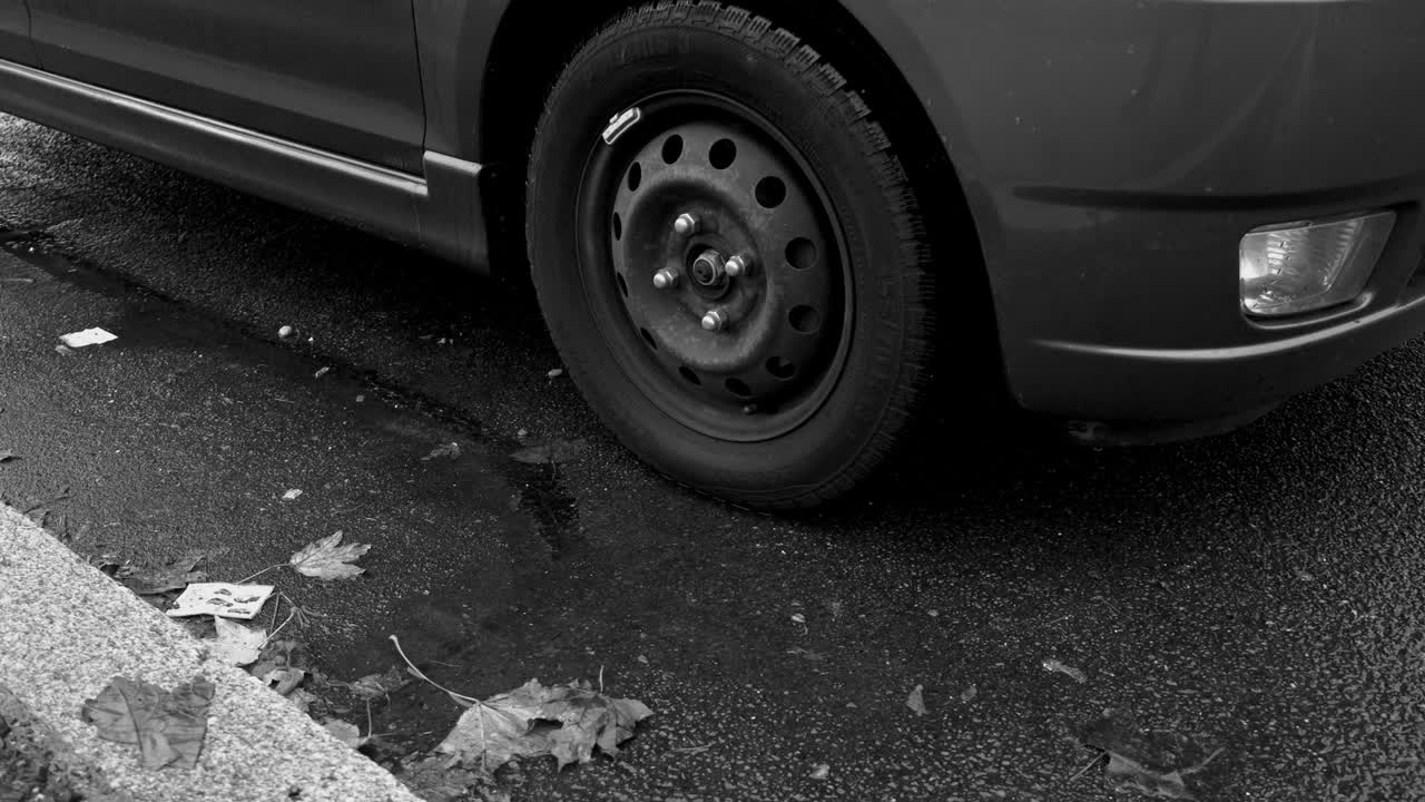 Car wheel moving