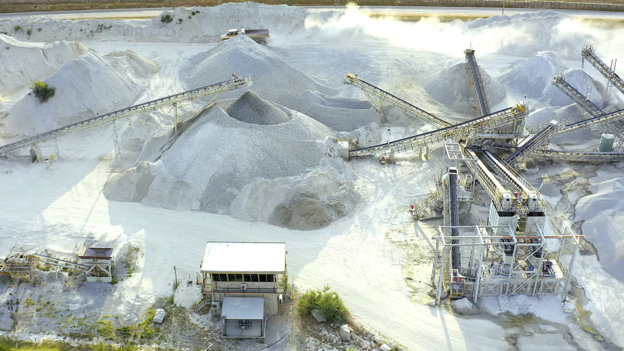 una mina abierta reúne más recursos