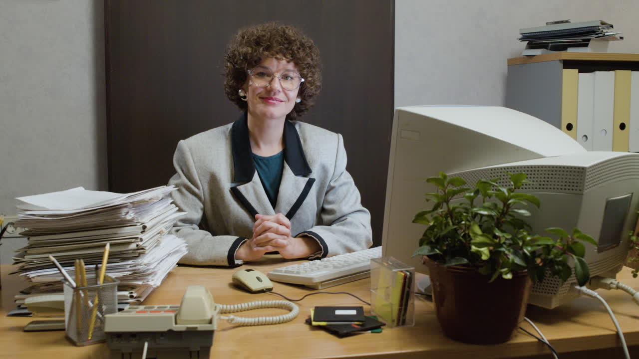 la oficina de la época.