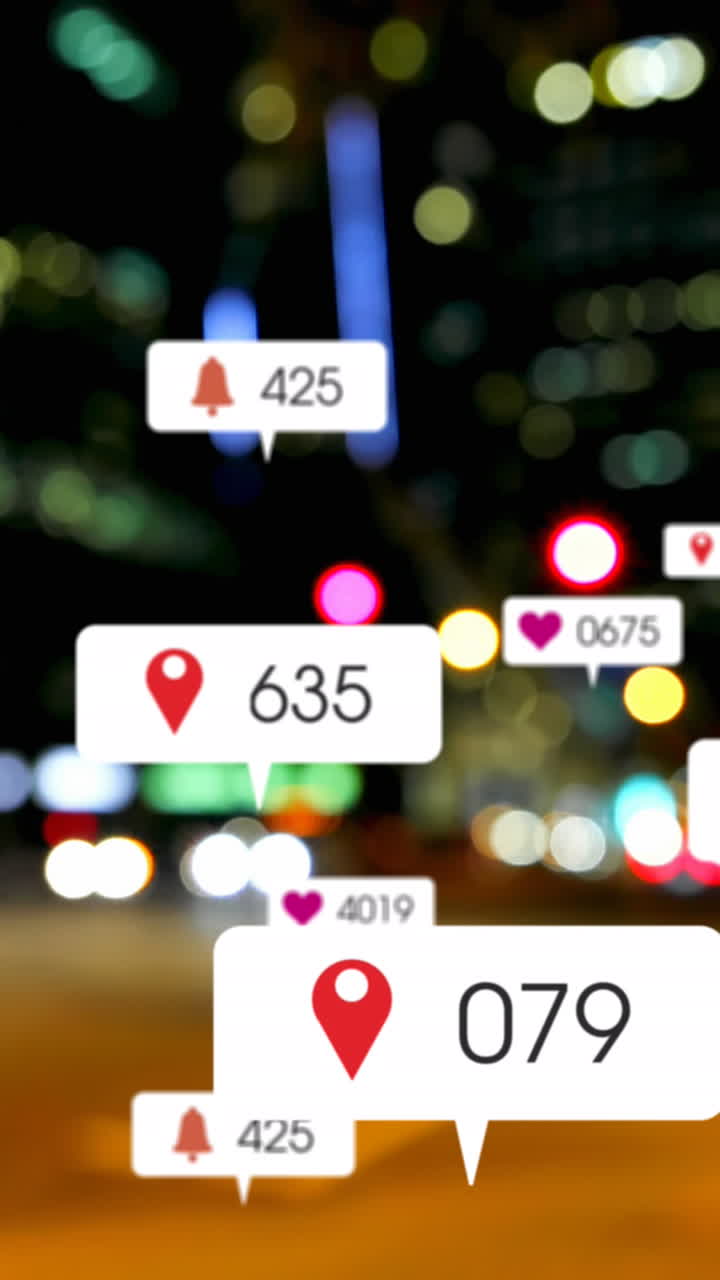 animación de iconos y números de redes sociales sobre el tráfico vial y las luces del paisaje urbano