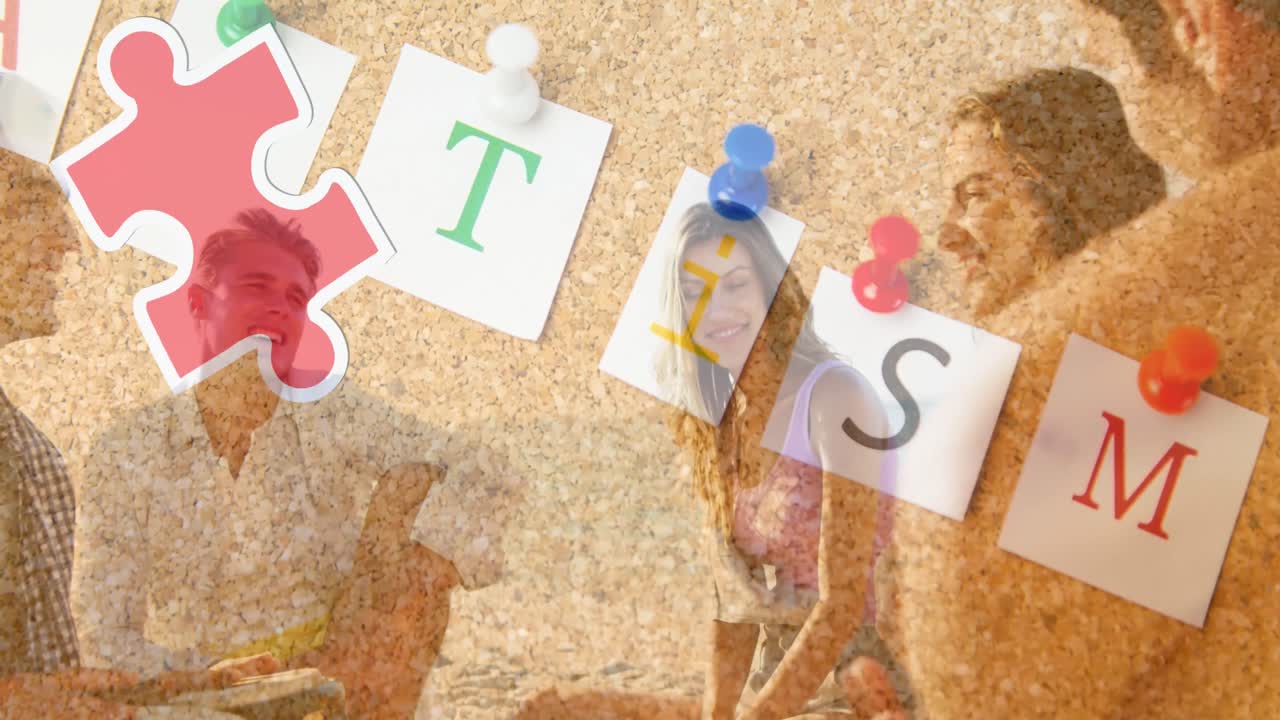 여름 해변 파티에서 행복한 친구들 위에 다채로운 퍼즐 조각과 자폐증 텍스트의 애니메이션