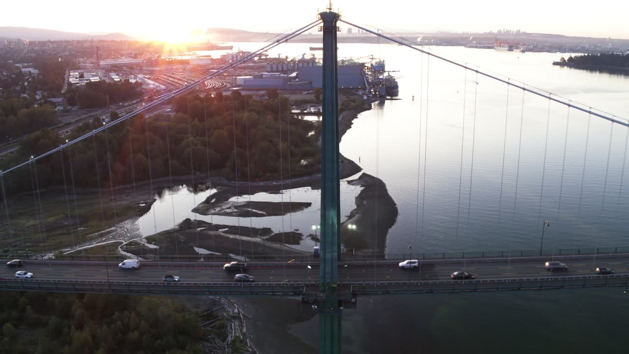 4k imágenes aéreas del puente lions gate por la mañana mirando a vancouver y stanley park bloqueado posición con el sol en el fondo