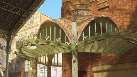 Valencian-Art-Nouveau-Structure-Of-Mercado-de-Colon-In-In-Valencia,-Spain