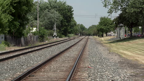 Stockvideomaterial-Zu-Eisenbahnschienen-In-Grandville,-Michigan