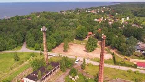 Pequeño-Pueblo-Tuja-Junto-Al-Mar