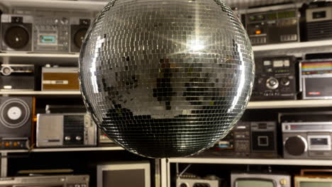 discoball y el muro de ghettoblaster