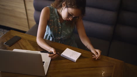 menos distracciones en la oficina, más hacer las cosas