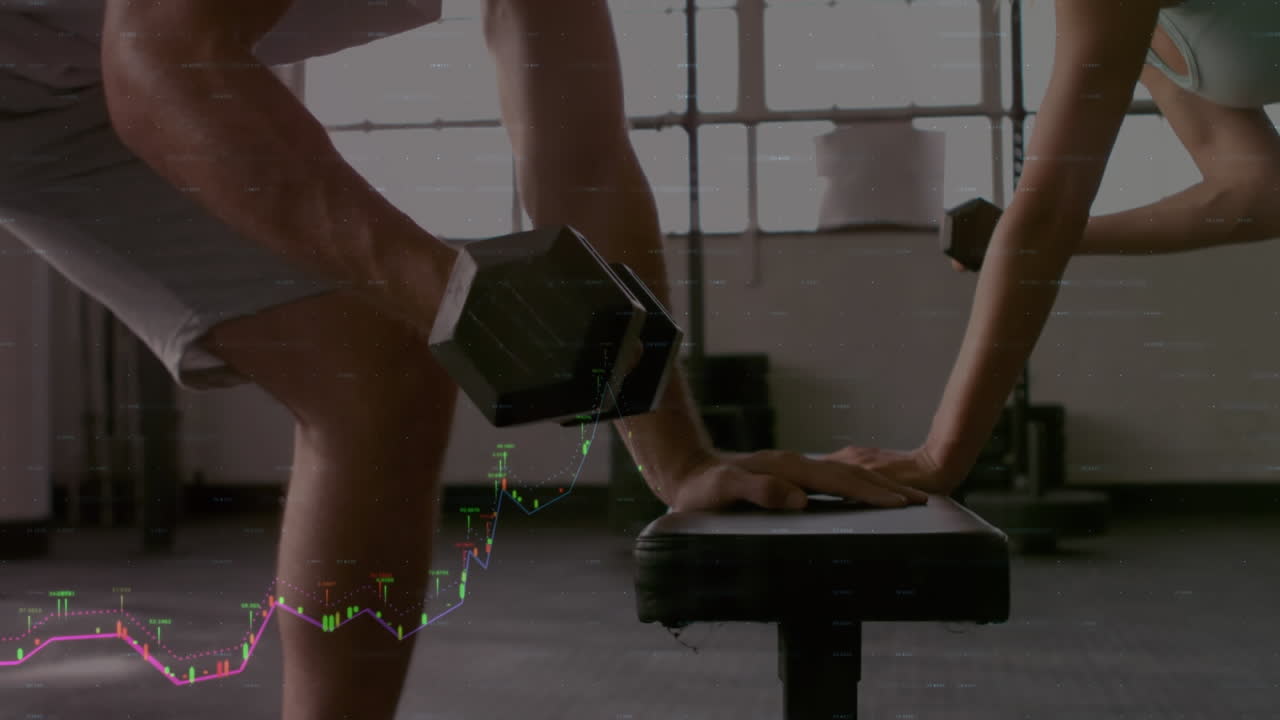 금융 데이터 처리의 애니메이션: 백인 커플이 무게를 들어 올리는 것