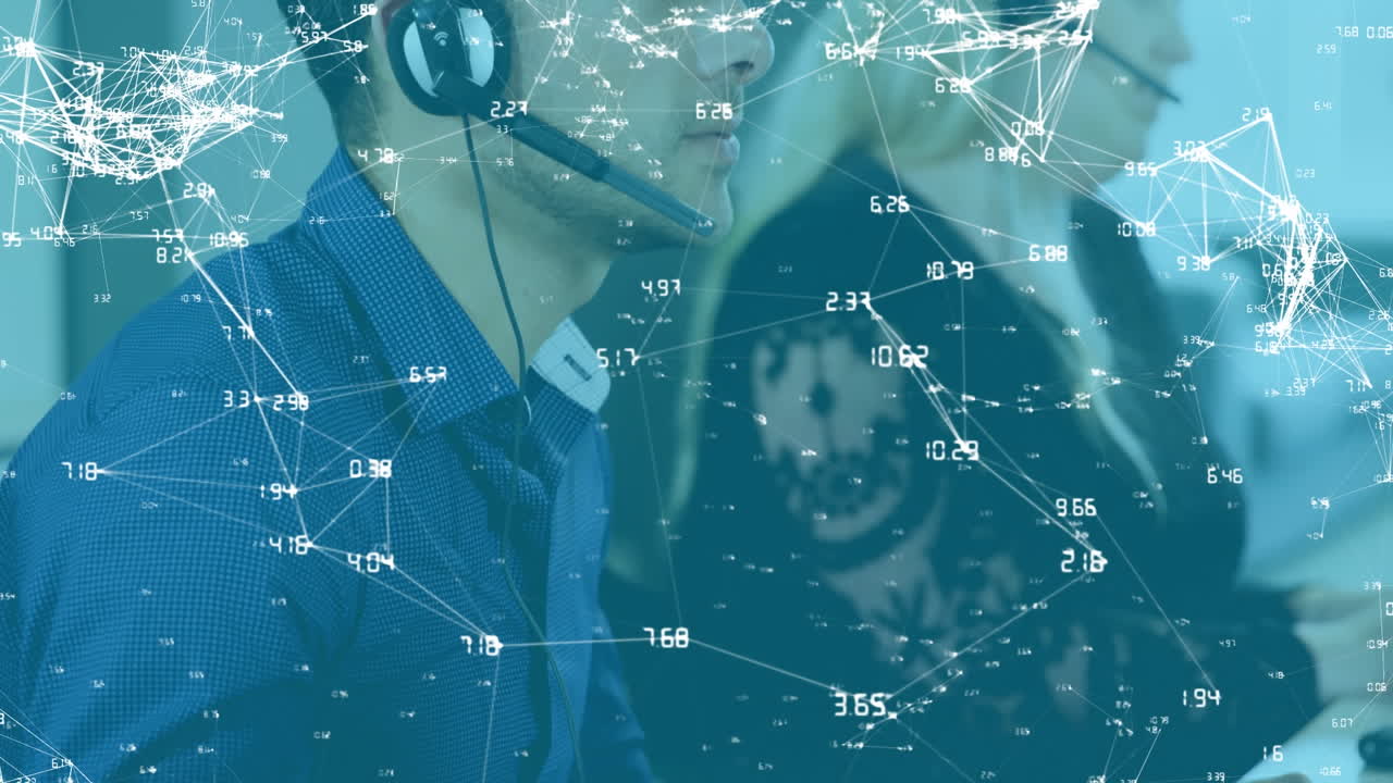 red de conexiones contra ejecutivo de atención al cliente masculino que usa auriculares de teléfono trabajando en la oficina