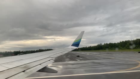 Airplane-takes-off-from-small-island