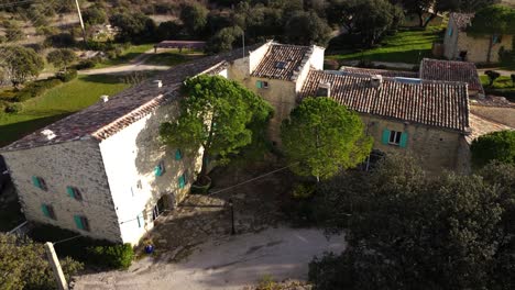 Charming-French-countryside-farmhouse-homes-built-from-stone-for-spacious-living