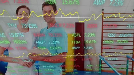 Animación-Del-Procesamiento-De-Datos-Financieros-Sobre-Personas-Caucásicas-En-El-Gimnasio