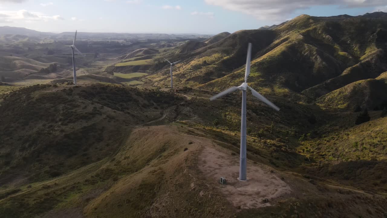 turbinas eólicas de nueva zelanda que generan energía limpia, hermosos paisajes