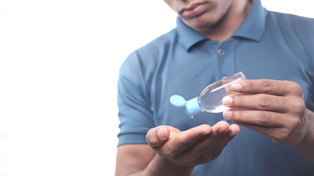 aplicación de desinfectante para las manos