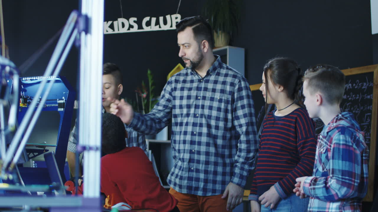 3d 프린팅을 배우는 아이들