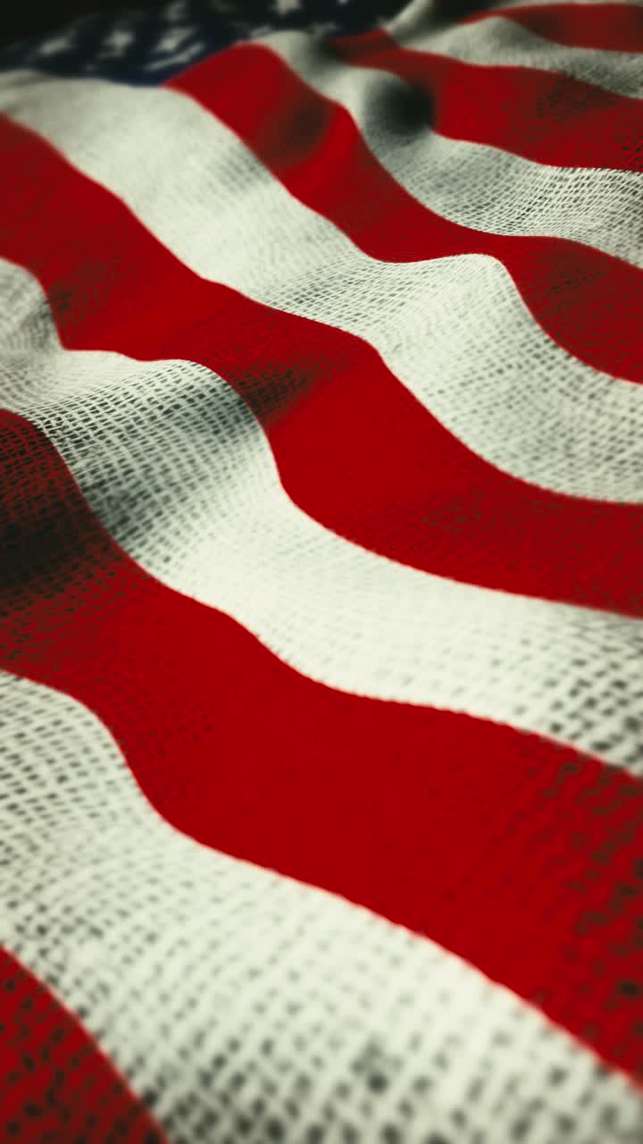 Sømløs vertikal loop-animasjon av det amerikanske flagget som vaier. Perfekt for patriotisk innhold i sosiale medier, TikTok, Instagram Reels og mobile bakgrunner for nasjonale helligdager