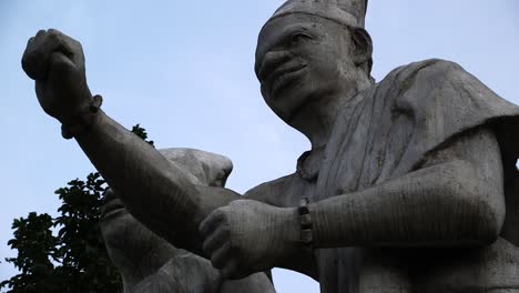 Monumento-A-Los-Tres-Jefes-En-Lagos,-Nigeria