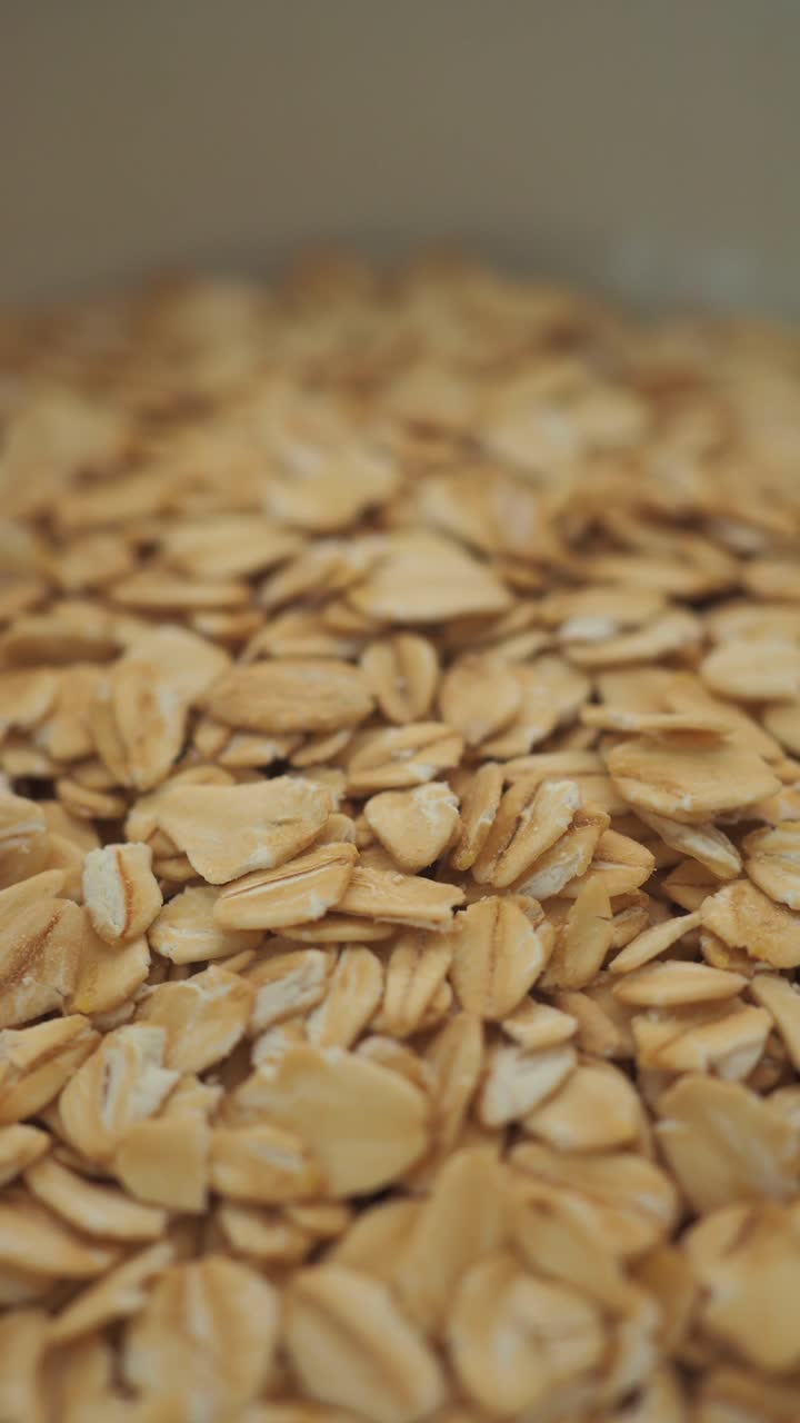Primo piano di fiocchi d'avena secchi