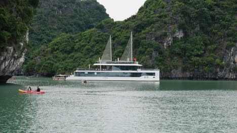 Luxury-Cruise-Ship-at-The-Halong-Bay,-Vietnam