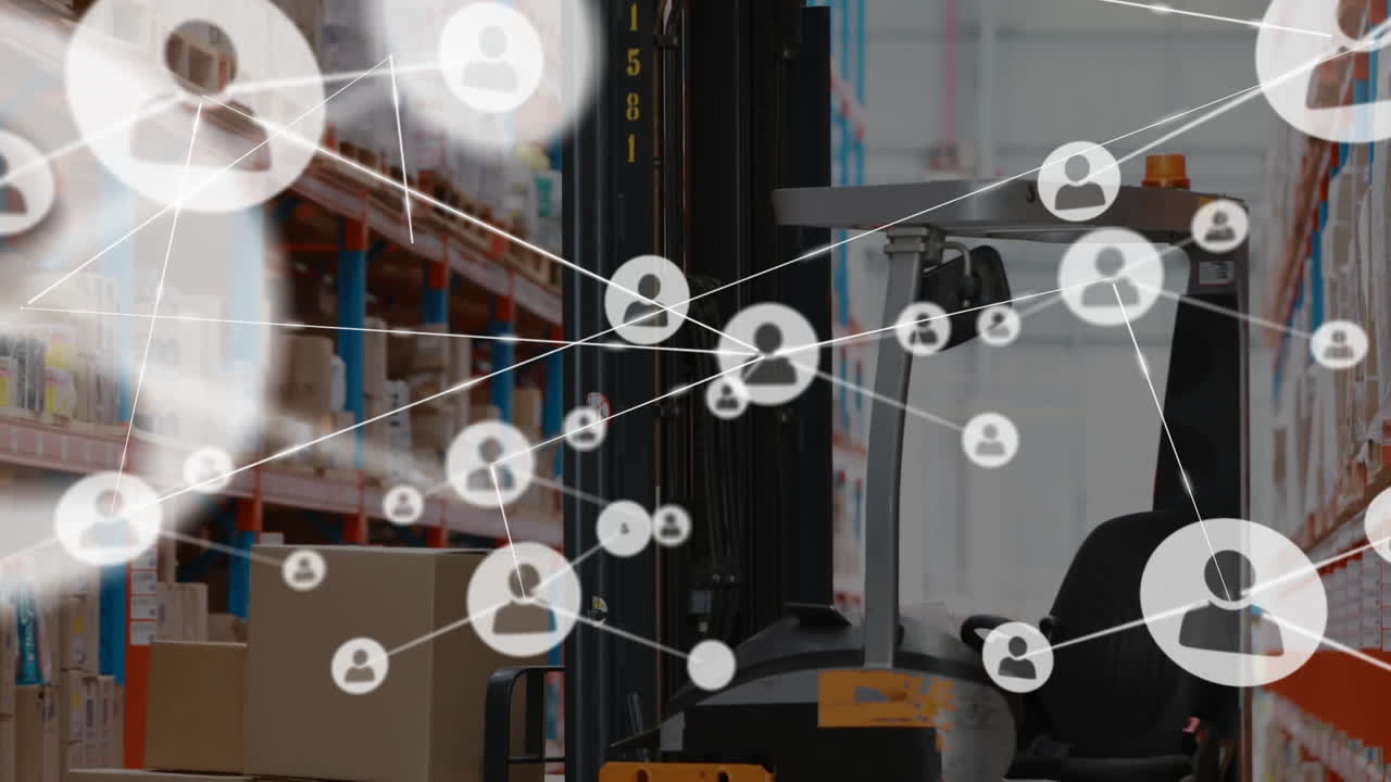 animación de la red de conexiones sobre el almacén con carretillas elevadoras y cajas