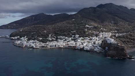 Aéreo---Isla-De-Nisyros-En-Grecia-Desde-Lo-Alto