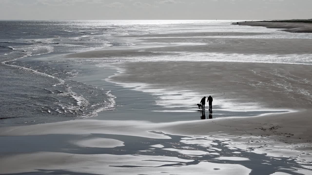 잉골드멜스 사우스 (ingoldmells south) 는 링컨셔 해안에 있는 모래 해변으로 같은 이름의 리조트 마을 근처에 위치해 있다.