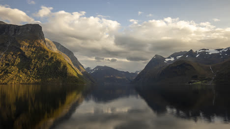 Norwegen-Zeitraffer-Sunnmøre-Hjørundfjorden-4k