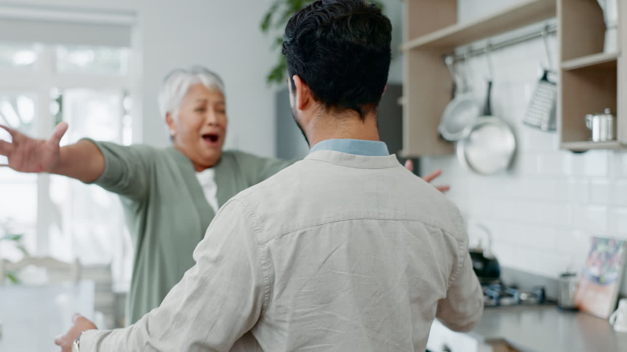 놀라움, 안하세요 그리고 수석 어머니와 함께 남자