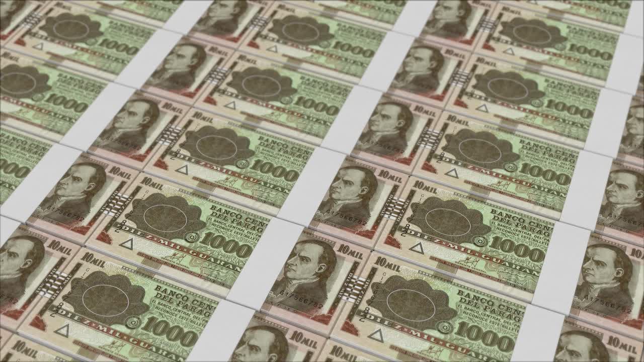 10000 파라과이 구아라니 지폐가 돈 프레스에 의해 인쇄되었습니다.