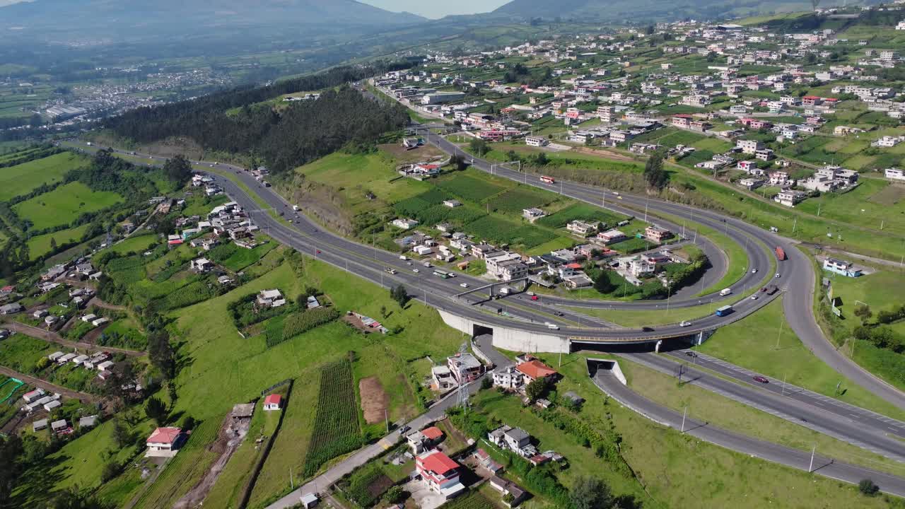 Experience a unique journey with this 4K drone video, capturing the majesty of the Pan-American Highway at the iconic Santa Rosa Curve, Cutuglahua parish, Mej&iacute;a Canton