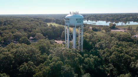 Focus-Rotation-around-the-Water-Tower-on-Getty-Street