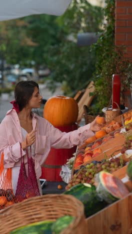 woman shopping for fruit at a farmer's market