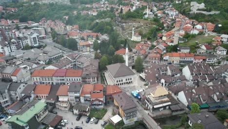 Vista-Aérea-Del-Paisaje-Urbano-De-Travnik