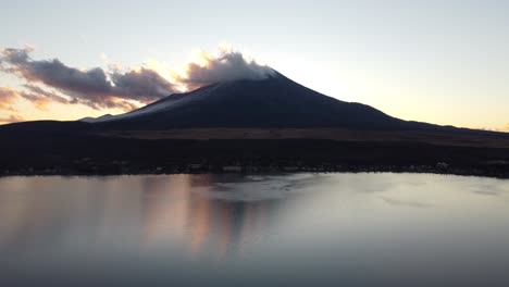 富士山的天際線空中圖