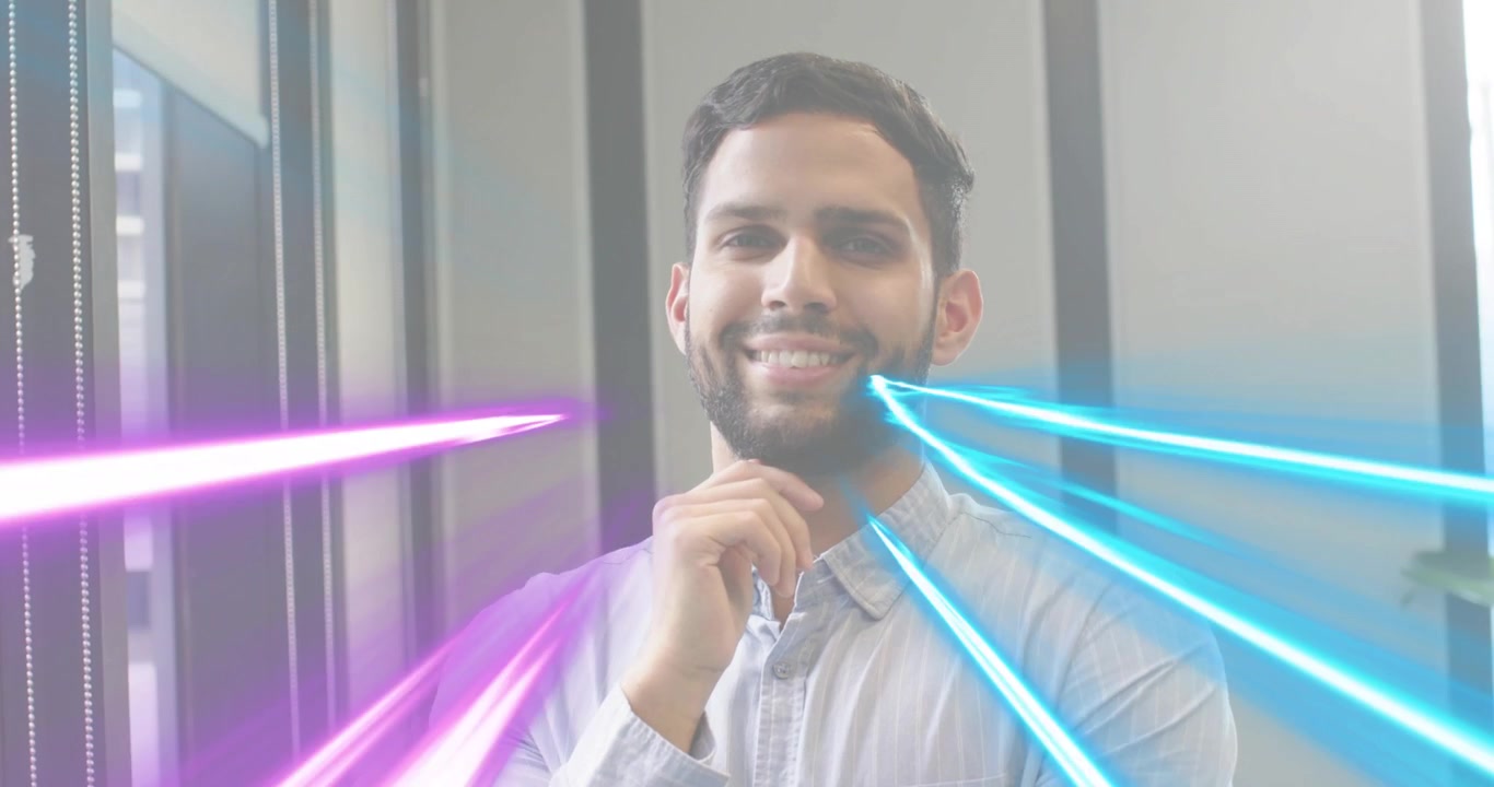 Homem em pé junto à janela, feixes saindo da direita, ficando azuis e escaneando para análise digital.