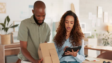 Hombre,-Mujer-Y-Tableta-Para-Compras-En-Línea