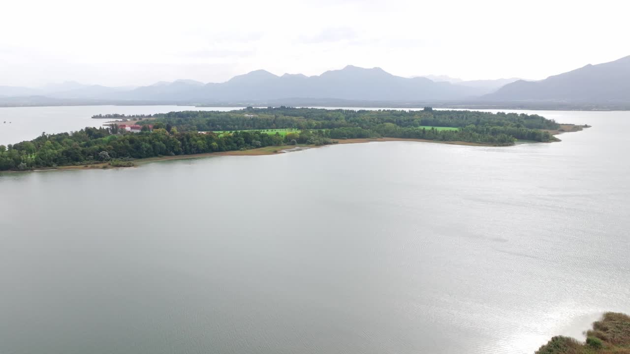 독일 바이에른 의 로젠하임 근처 에 있는 치임시 담수 호수