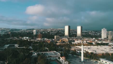 Toma-Aérea-Del-Horizonte-De-La-Ciudad-De-Tijuana-Por-La-Mañana