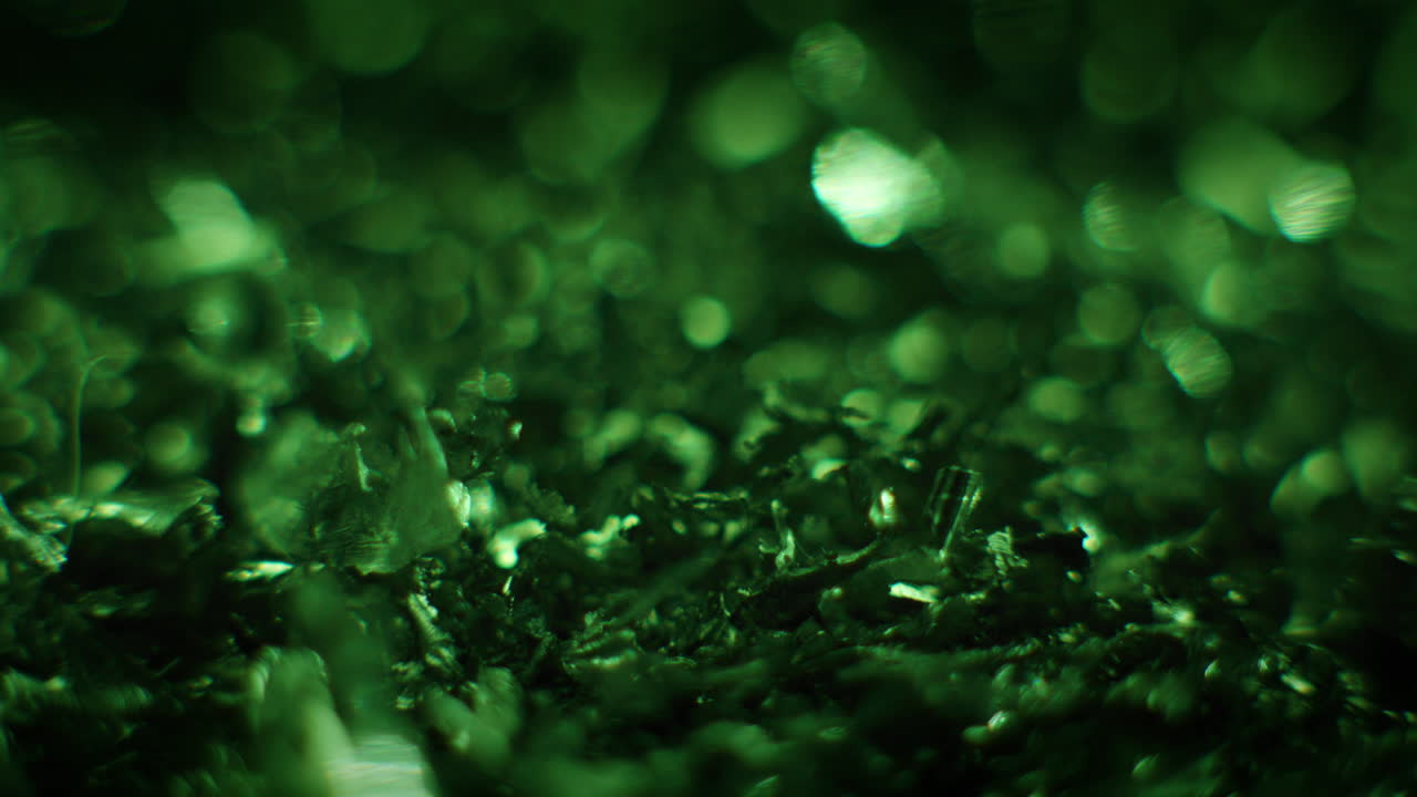 Emerald color metal fillings