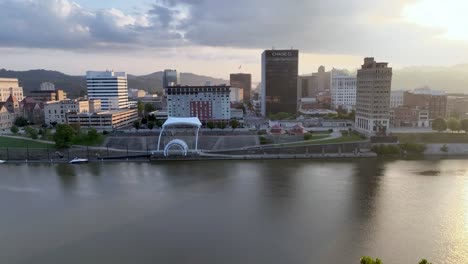 Luftaufnahme-Zur-Skyline-Von-Charleston,-West-Virginia