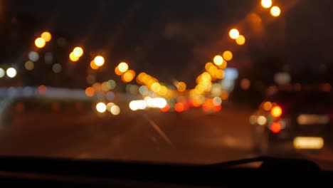 luces borrosas de los automóviles nocturnos