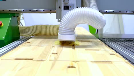 máquina de procesamiento de madera cnc, tecnología moderna en la industria.