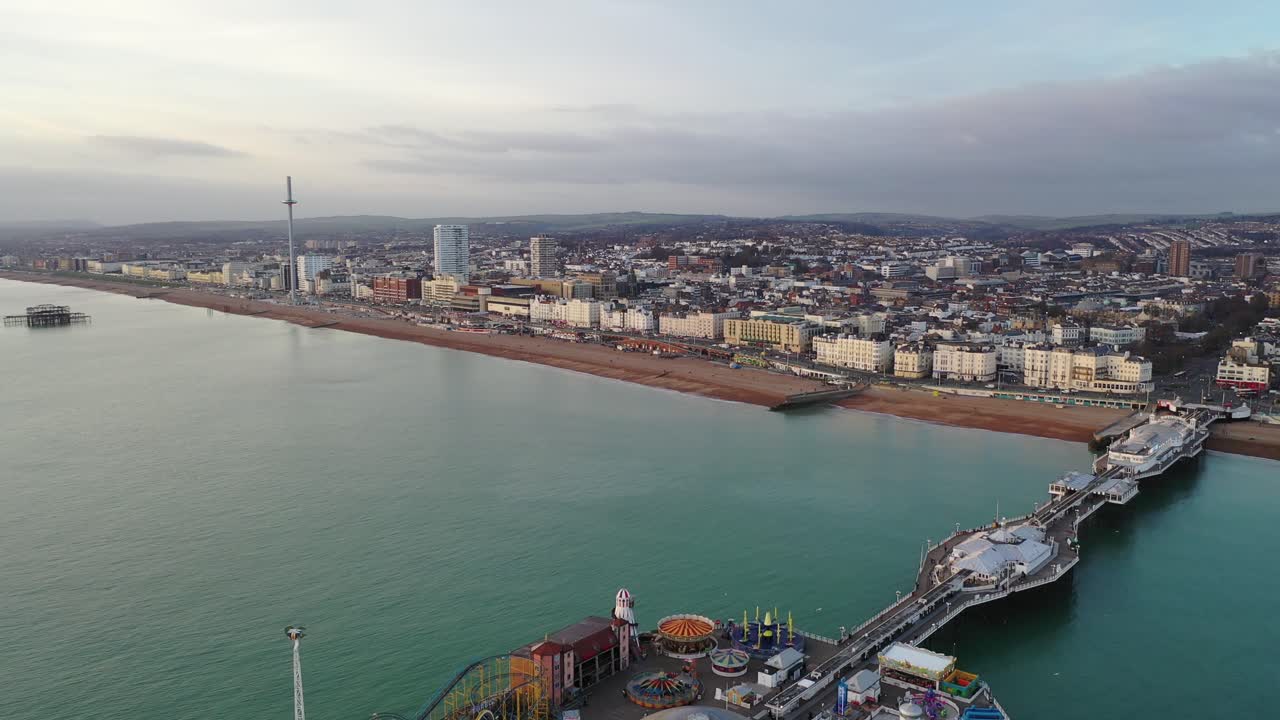무인 항공기 4k에서 브라이튼의 패닝 샷