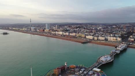 toma panorámica de brighton desde drone 4k