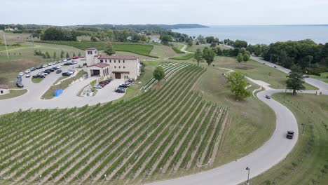 Driveway-of-Mari-Vineyards,-Old-Mission-Peninsula,-Grand-Traverse-Bay,-USA